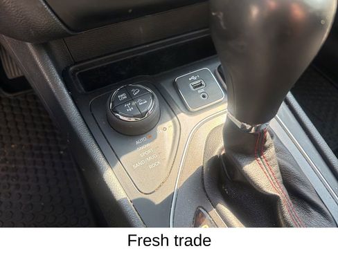 Used 2022 Jeep Cherokee Trailhawk w/ Sun, Sound & Nav Group image 16