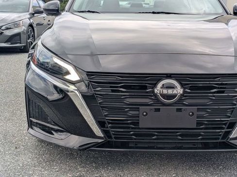 Used 2024 Nissan Altima 2.5 SL FWD image 9
