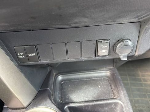 Used 2013 Toyota RAV4 LE image 15