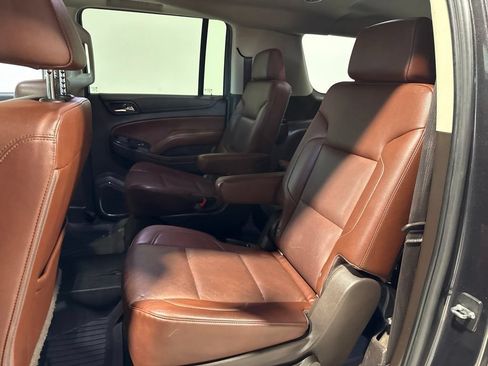 Used 2018 Chevrolet Suburban Premier AWD/4WD image 36