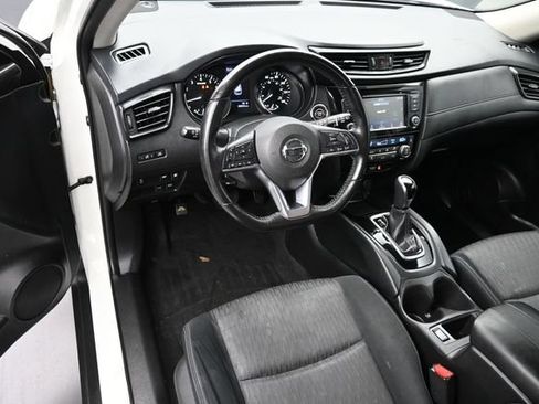 Used 2018 Nissan Rogue SV FWD image 15