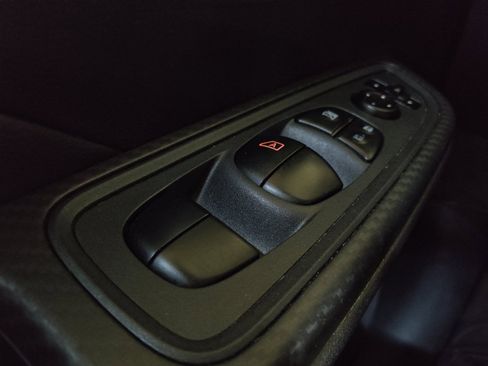 Used 2020 Nissan Versa SV FWD image 27