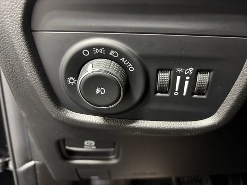 Used 2022 Jeep Grand Cherokee L Limited w/ Luxury Tech Group II AWD/4WD image 24