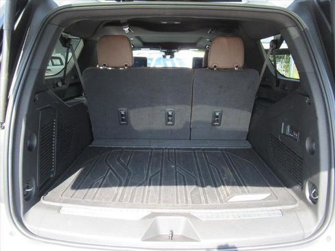 Certified 2025 Chevrolet Suburban High Country image 37