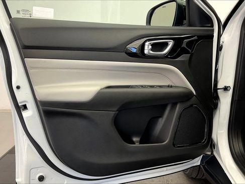 New 2026 Jeep Compass Limited image 12