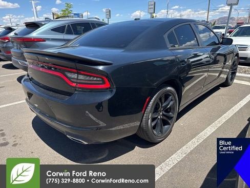 Used 2018 Dodge Charger SXT w/ Blacktop Package RWD image 9