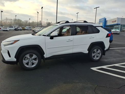 Used 2024 Toyota RAV4 XLE w/ Convenience Package image 3