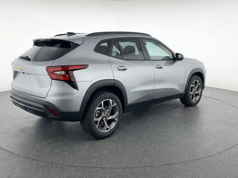 Used 2025 Chevrolet Trax LT image 9