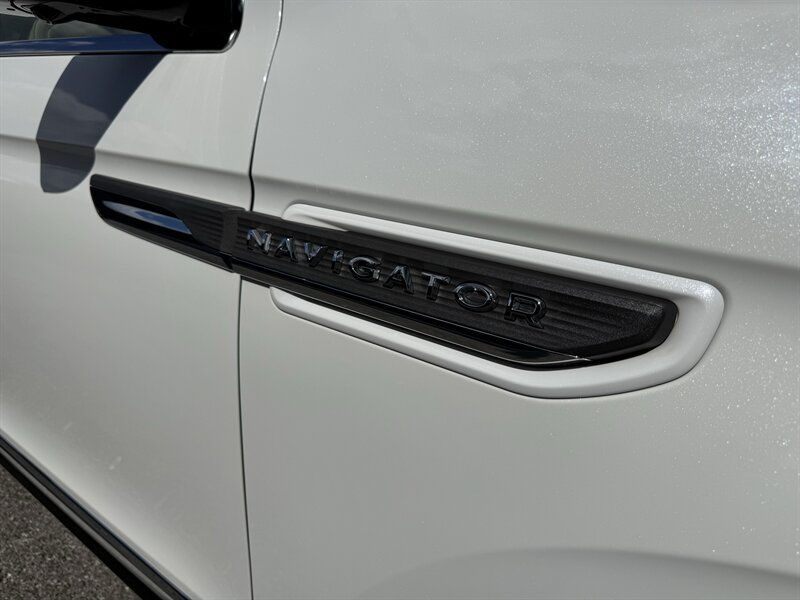 Used 2024 Lincoln Navigator Reserve AWD/4WD image 43