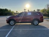 Used 2019 Kia Sorento LX image 4