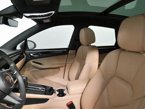 Certified 2024 Porsche Macan w/ Premium Plus Package AWD/4WD image 5