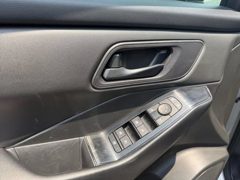Used 2024 Nissan Rogue S AWD/4WD image 19