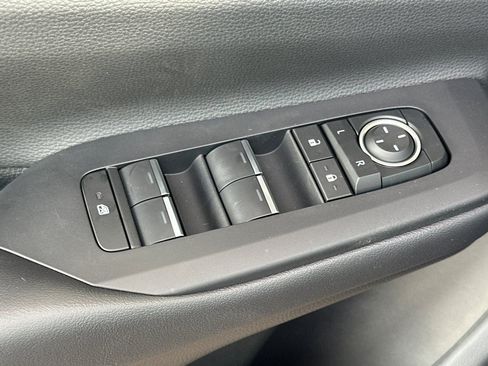 New 2027 Toyota Prius Plug-In Hybrid FWD image 13