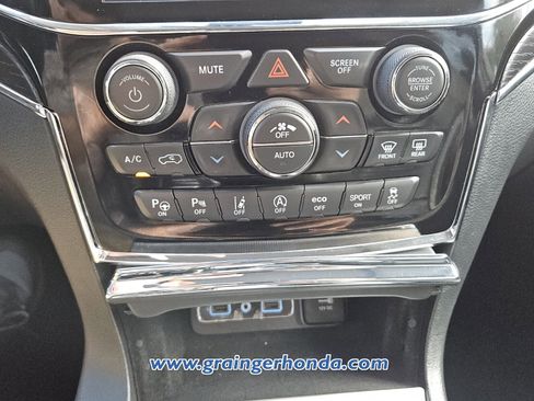 Used 2020 Jeep Grand Cherokee Summit AWD/4WD image 17