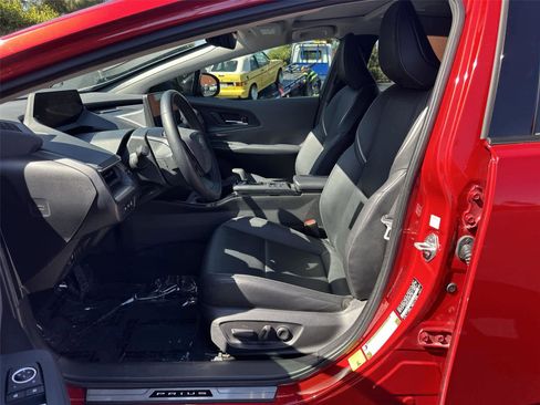 Used 2023 Toyota Prius XLE FWD image 12