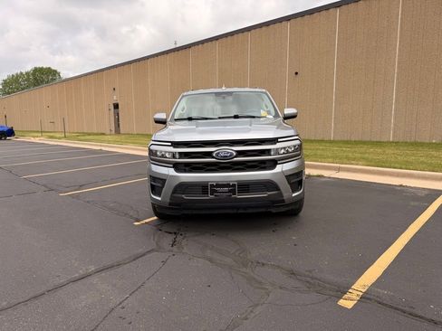 Used 2024 Ford Expedition Max XLT AWD/4WD image 3
