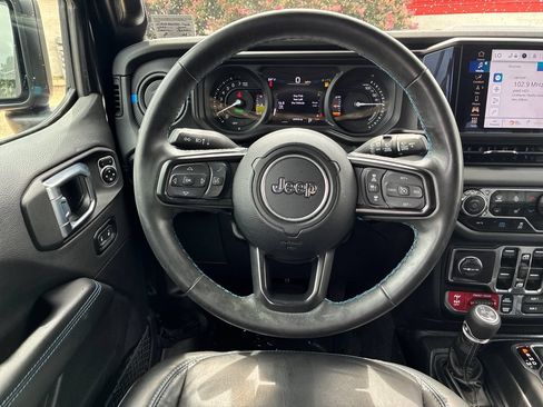 Used 2024 Jeep Wrangler Unlimited Rubicon 4xe AWD/4WD image 15