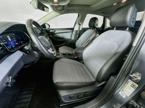 Used 2025 Volkswagen Jetta SE FWD image 13
