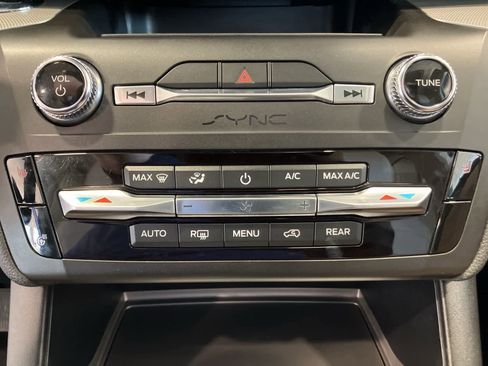 Used 2020 Ford Explorer XLT w/ Equipment Group 202A image 19