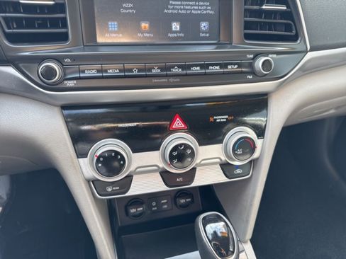 Used 2019 Hyundai Elantra SEL FWD image 14