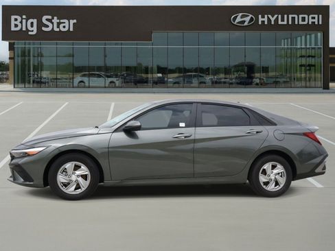 Certified 2026 Hyundai Elantra SE FWD image 2