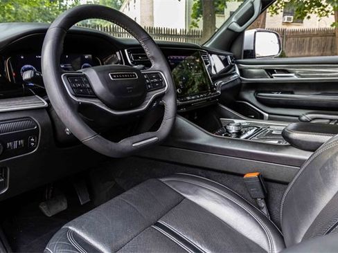 Used 2022 Jeep Wagoneer Series III w/ Flexible Seating Group image 7