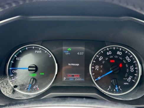 Used 2022 Toyota RAV4 XLE Premium AWD/4WD image 26