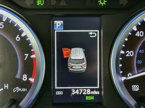 Used 2019 Toyota Highlander XLE image 10