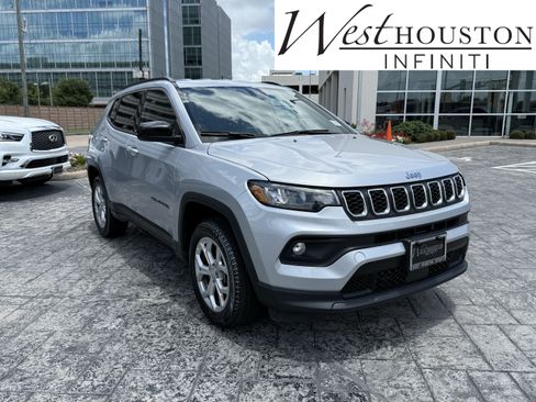 Used 2024 Jeep Compass Latitude AWD/4WD image 1