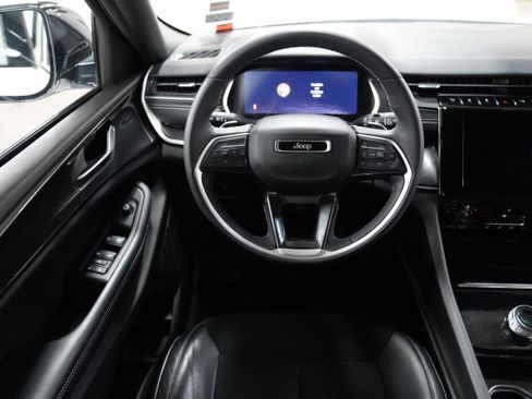 Certified 2023 Jeep Grand Cherokee Altitude image 12