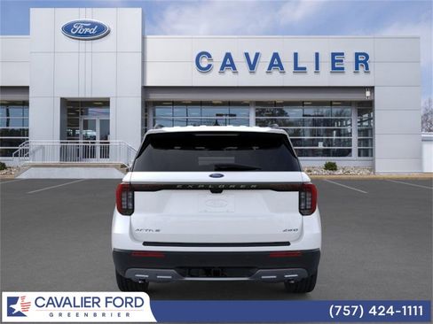Used 2025 Ford Explorer Active w/ Active Comfort Package image 5