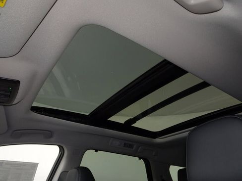 New 2025 Nissan Pathfinder Platinum image 5