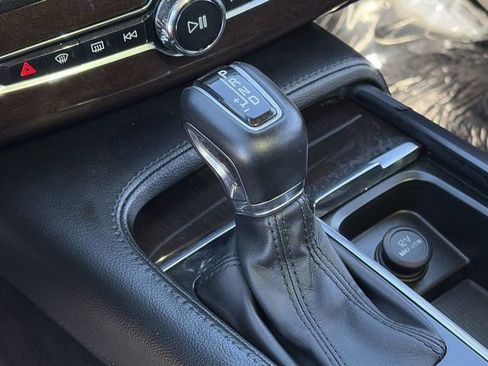 Used 2019 Volvo XC90 T5 Momentum w/ Protection Package Premier image 31