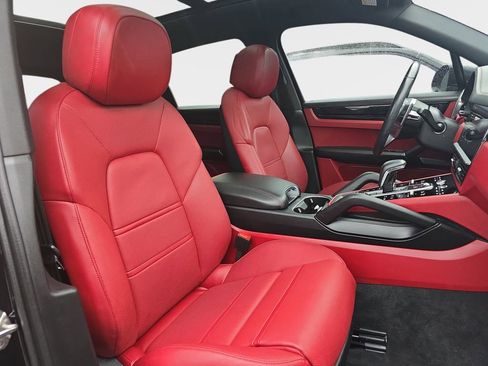 Used 2022 Porsche Cayenne Base image 12