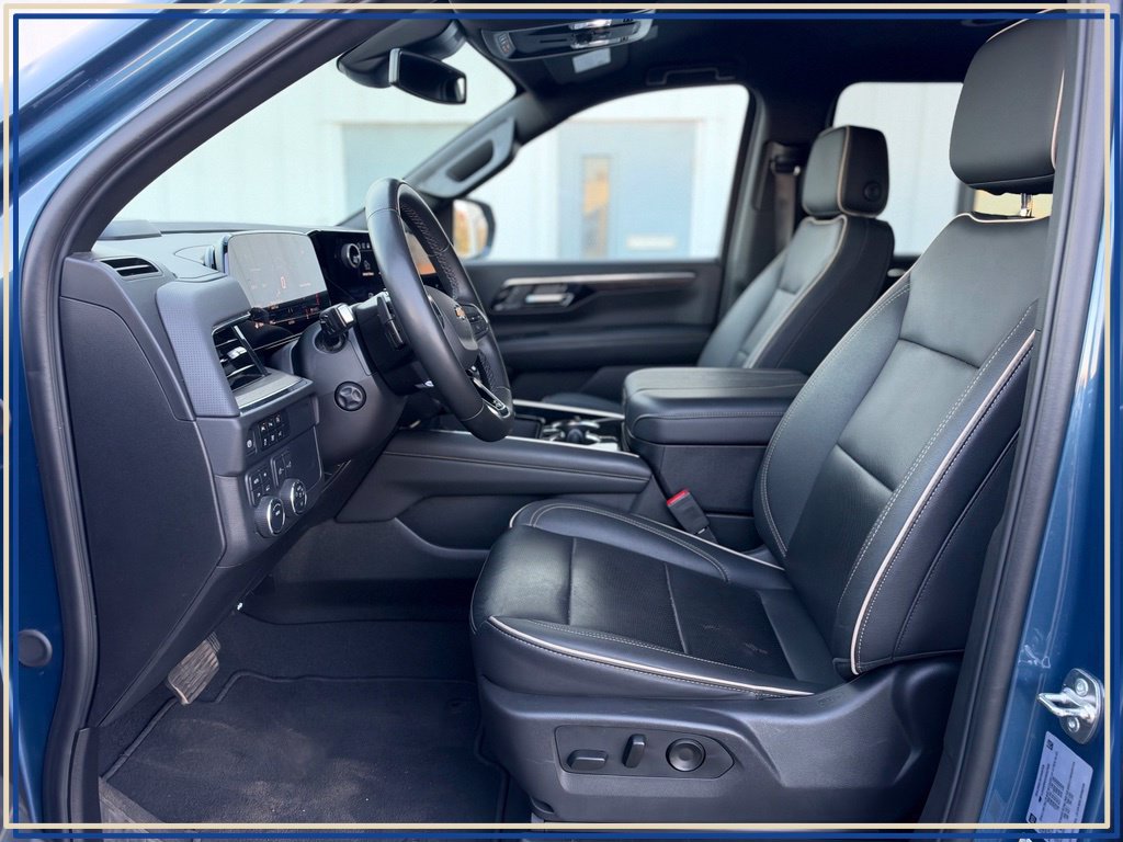 Used 2025 Chevrolet Suburban Premier AWD/4WD image 2
