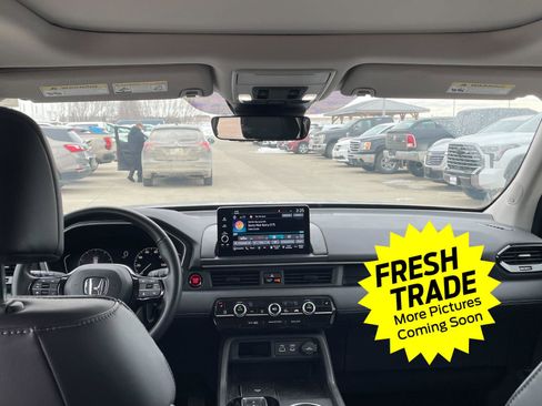 Used 2025 Honda Pilot Touring image 8