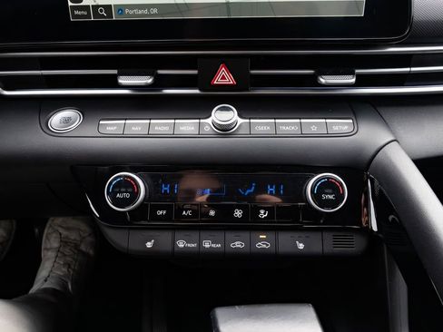Used 2024 Hyundai Elantra Limited FWD image 15