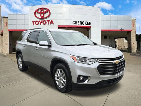 Used 2020 Chevrolet Traverse LT w/ Driver Confidence II Package AWD/4WD image 3