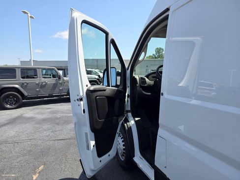 Used 2025 RAM ProMaster 2500 w/ Convenience Group FWD image 22