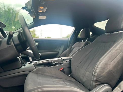Used 2018 Ford Mustang Coupe RWD image 11