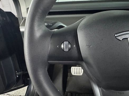 Used 2023 Tesla Model Y Performance image 29