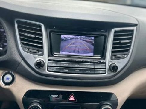 Used 2016 Hyundai Tucson Sport image 8