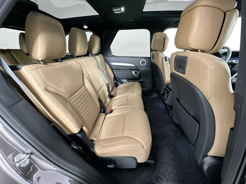 Used 2025 Land Rover Discovery Dynamic SE AWD/4WD image 25