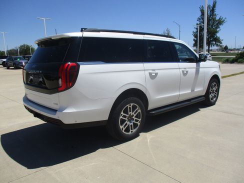Used 2025 Ford Expedition Max Active AWD/4WD image 6