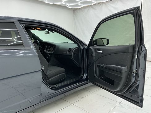 Used 2019 Dodge Charger SXT w/ Blacktop Package RWD image 17