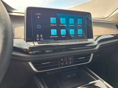 Certified 2025 Volkswagen Atlas SEL Premium R-Line AWD/4WD image 18
