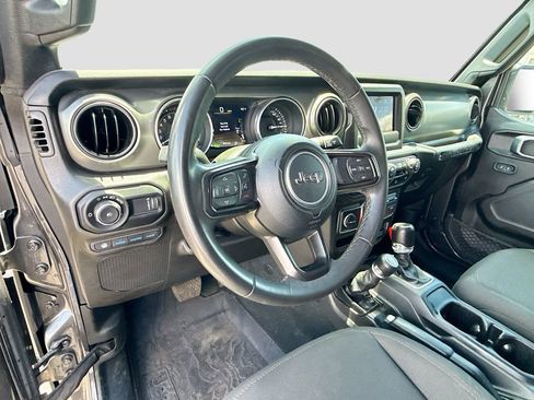Used 2023 Jeep Wrangler Unlimited w/ Convenience Group AWD/4WD image 12