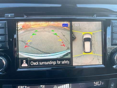 Used 2018 Nissan Rogue SL w/ Premium Package image 17