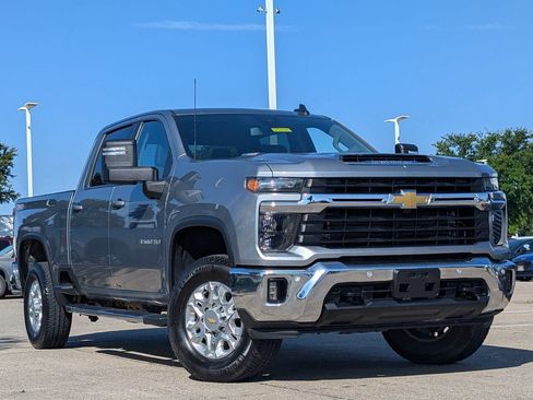 Used 2025 Chevrolet Silverado 3500 LT w/ Safety Package AWD/4WD image 2
