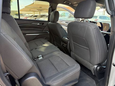 Used 2024 Chevrolet Traverse LS FWD image 16